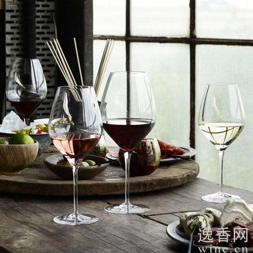 我查查被疑有違商業(yè)道德，敲詐紅酒供應(yīng)商遭質(zhì)問